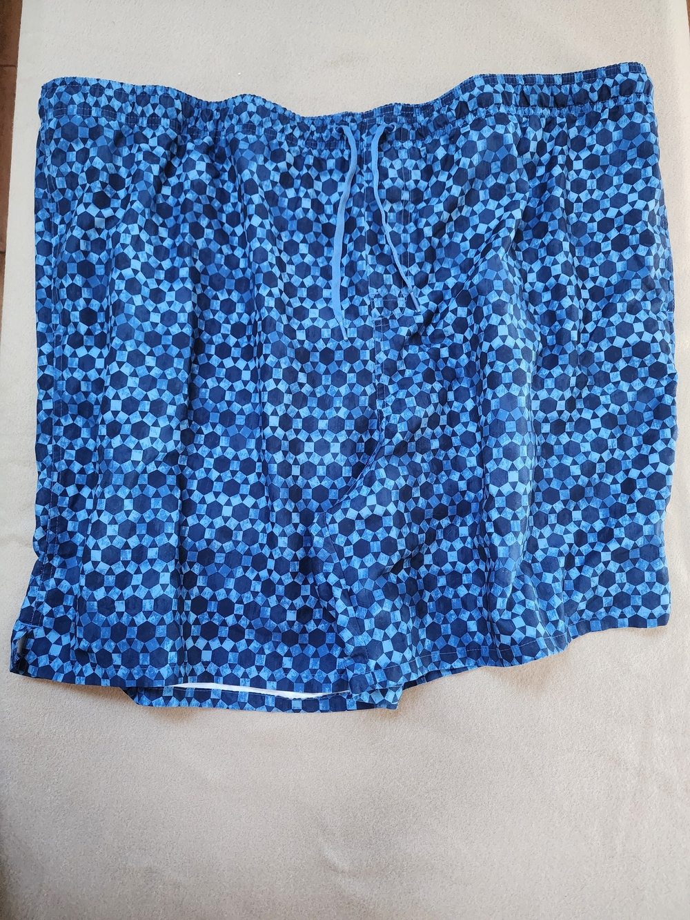 Old Navy Blue Geo-Print Men’s Swim Trunks. Size 4X, Excellent Condition.